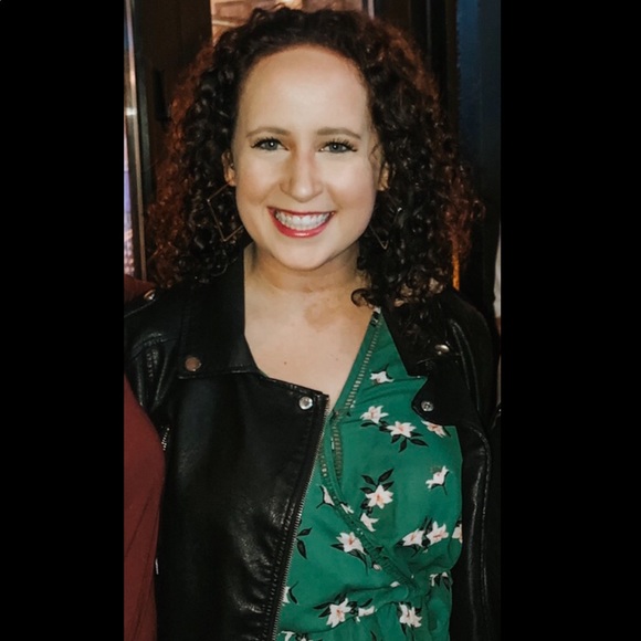 Meet your Posher, Olivia - Picture 3 of 3